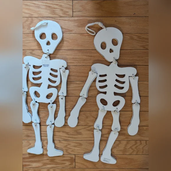 White Hanging Skeleton Decorations - Picture 4 of 6